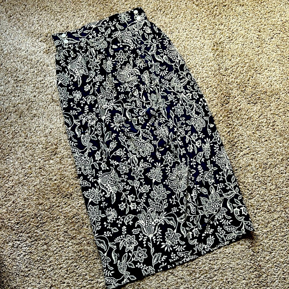 Beautiful Hugo Boss Navy 100% Silk Wrap around skirt